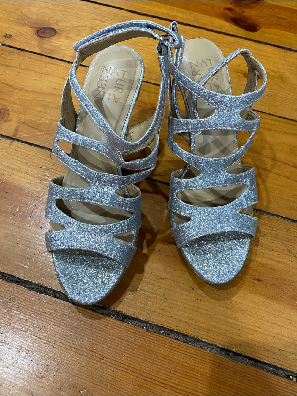 Naturalizer Dianna Silver Glitter Strappy Sandals - Women's size 8